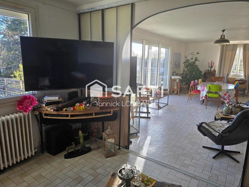 Maison - 199 m² - 8 pièces