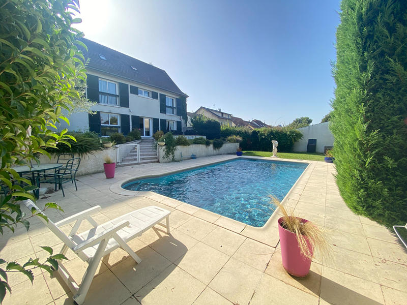 Maison - 295 m² - 13 pièces