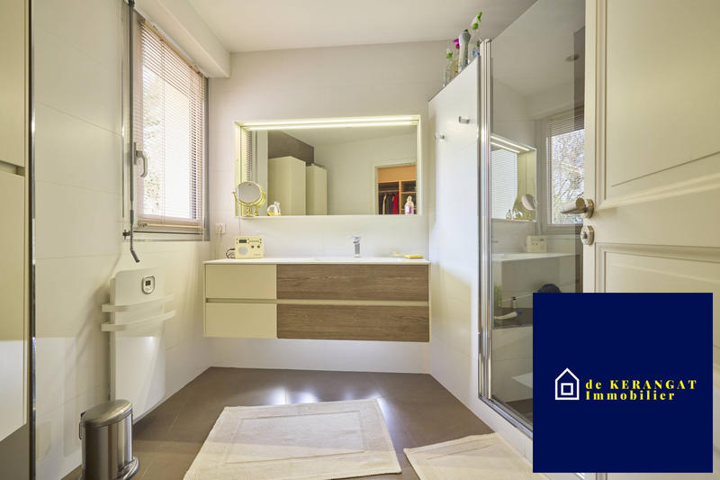 Maison contemporaine - 267 m² - 8 pièces