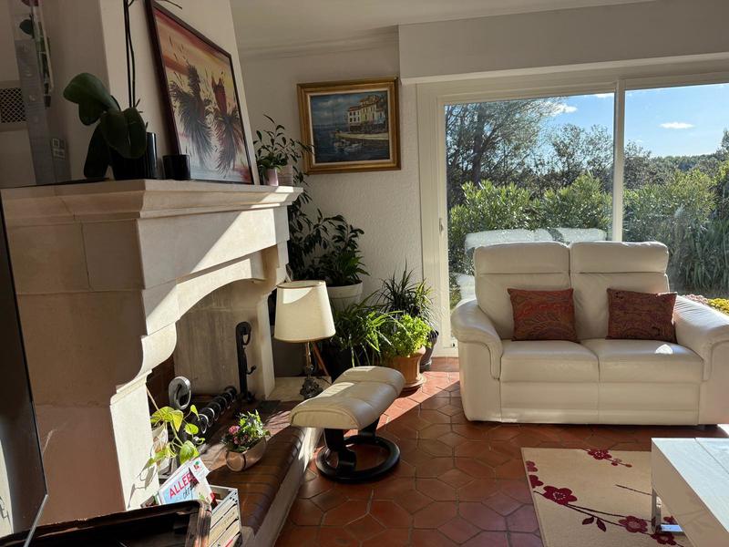 Maison - 1 400 m² - 5 pièces