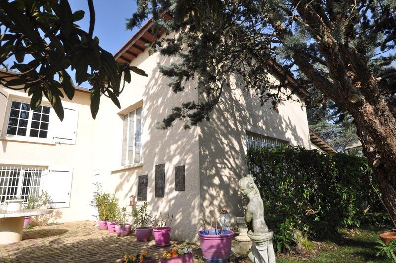 Maison - 280 m² - 9 pièces