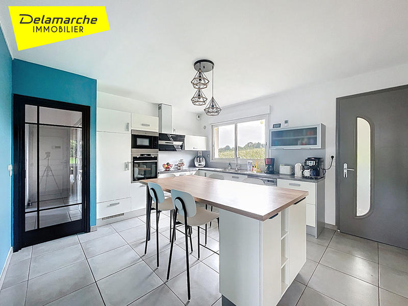 Maison - 220 m² - 8 pièces