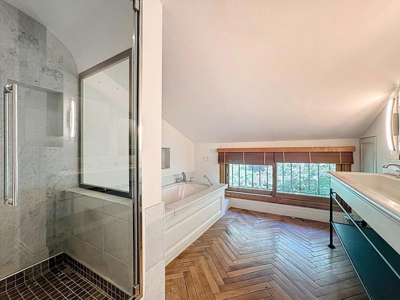 Villa - 230 m² - 6 pièces