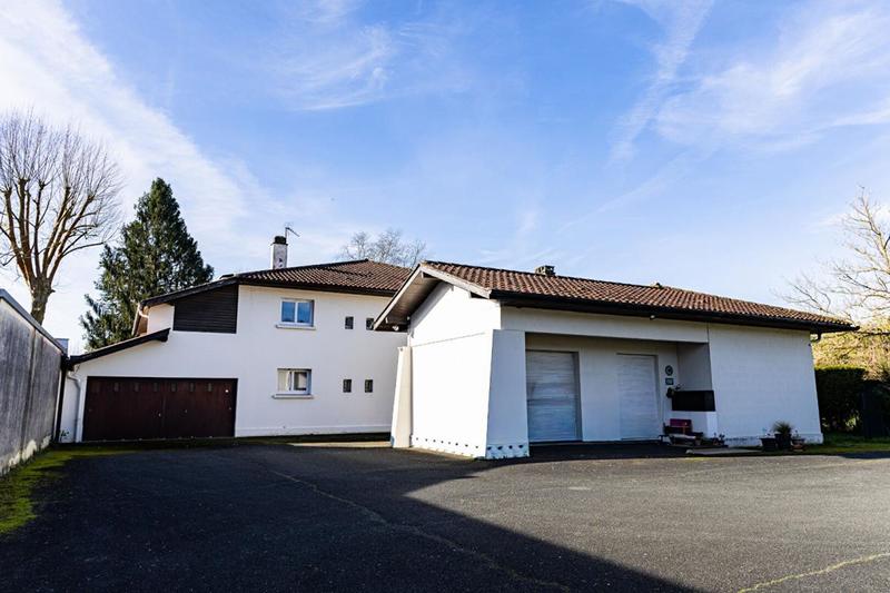 Maison - 341 m² - 12 pièces