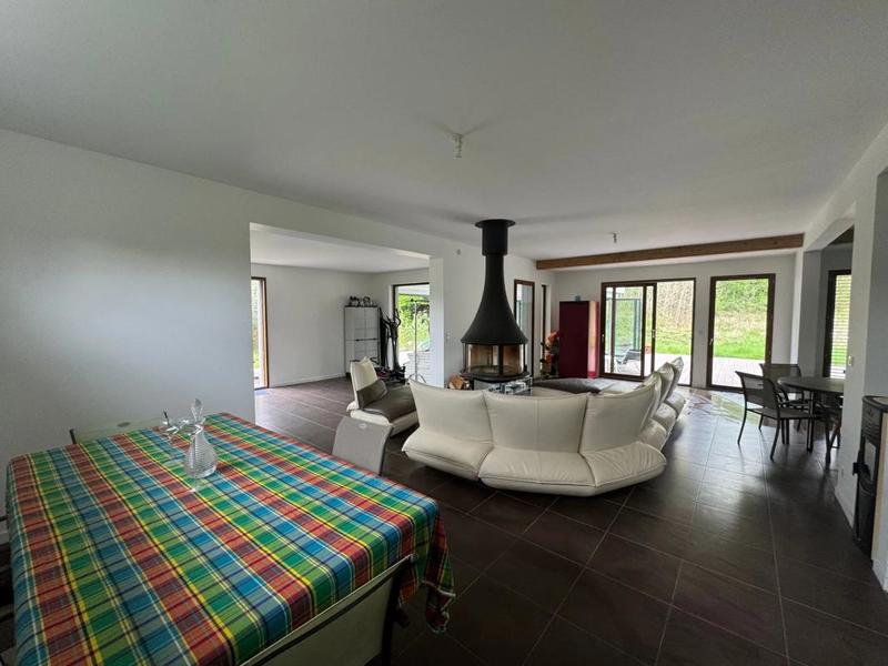 Maison - 210 m² - 7 pièces