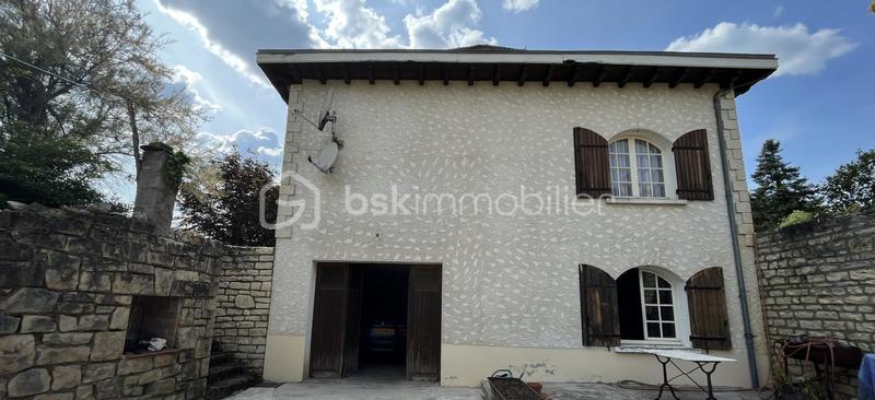 Maison traditionnelle - 198 m² - 7 pièces