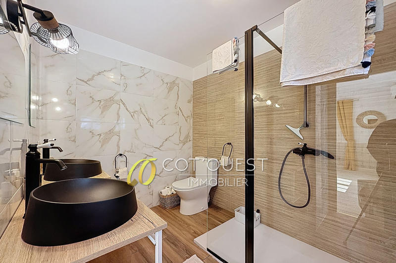 Maison - 305 m² - 7 pièces