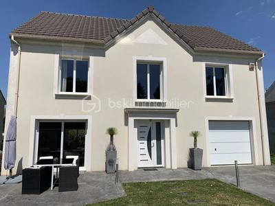 Maison traditionnelle - 159 m² - 6 pièces