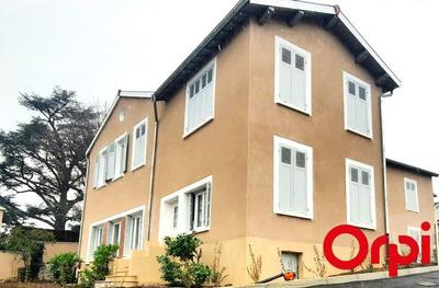 Appartement - 126 m² - 2 pièces