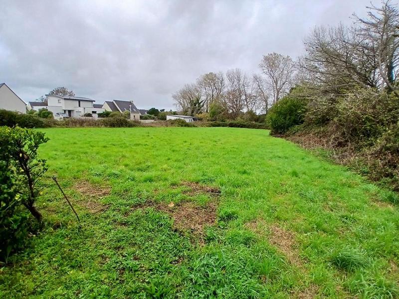 Terrain constructible - 2 255 m²