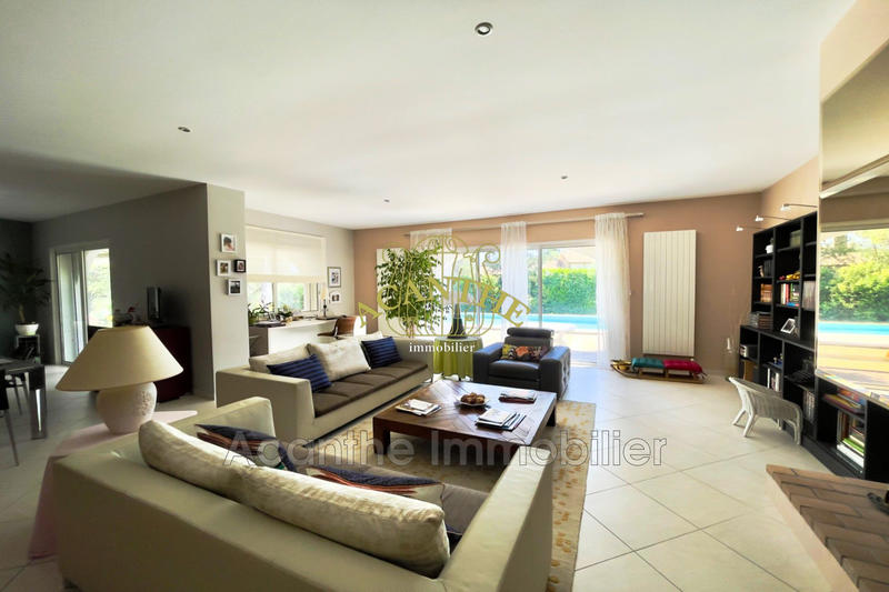 Maison - 203 m² - 6 pièces