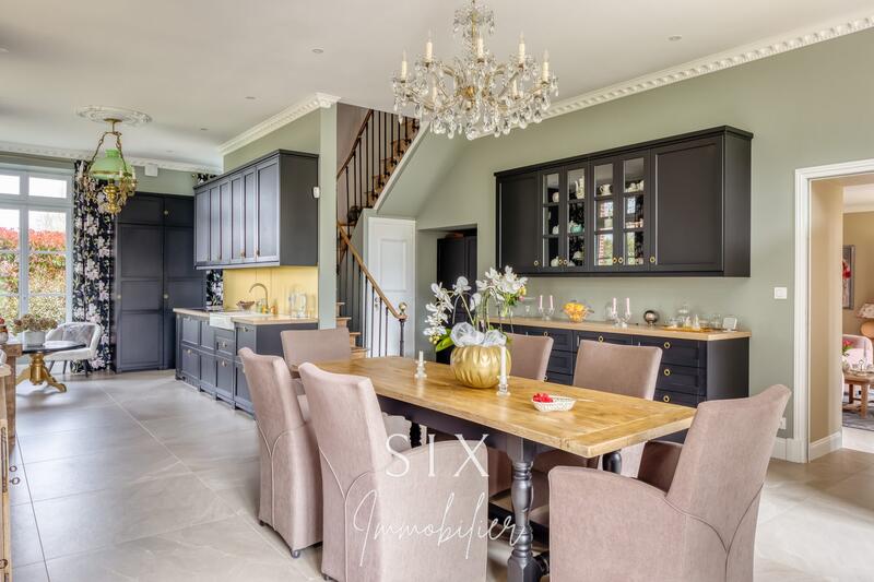 Maison - 610 m² - 15 pièces