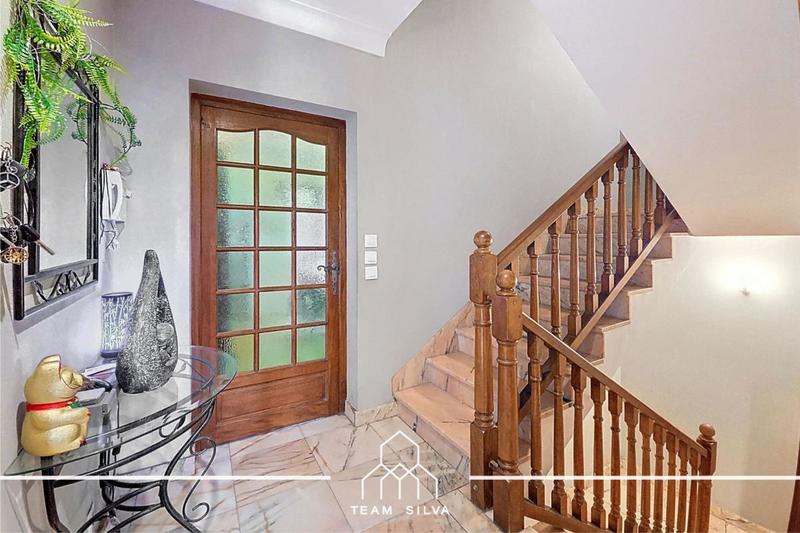 Pavillon - 220 m² - 7 pièces