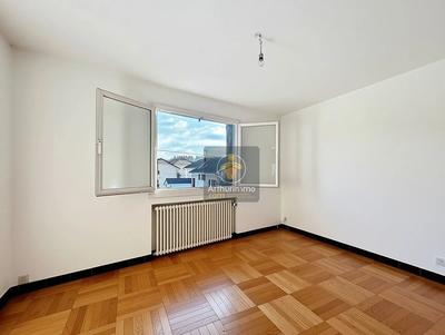 Appartement - 90 m² - 5 pièces