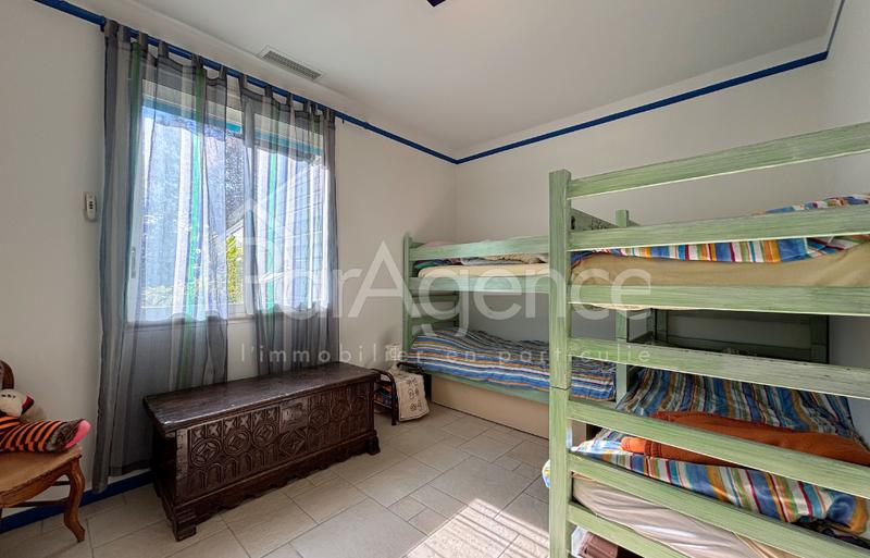 Maison - 235 m² - 6 pièces