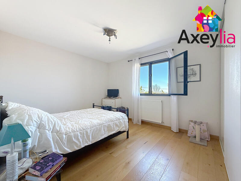 Maison - 201 m² - 8 pièces