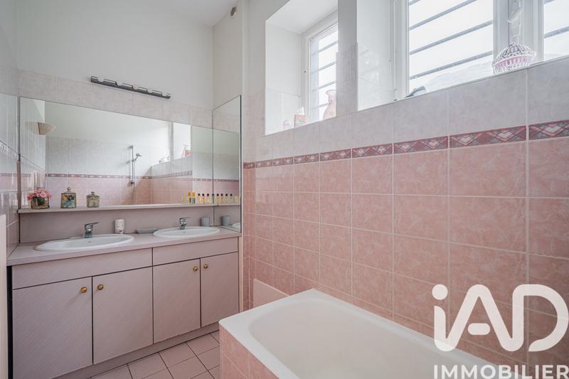 Maison - 369 m² - 9 pièces