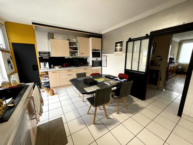 Maison - 380 m² - 16 pièces