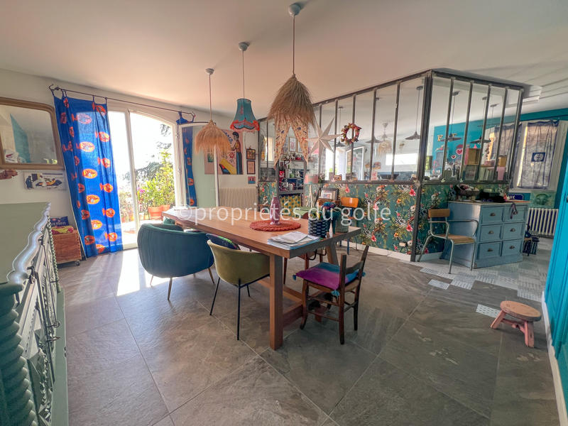 Maison - 207 m² - 7 pièces