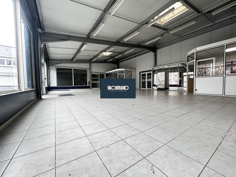 Local commercial - 929 m² - 4 pièces