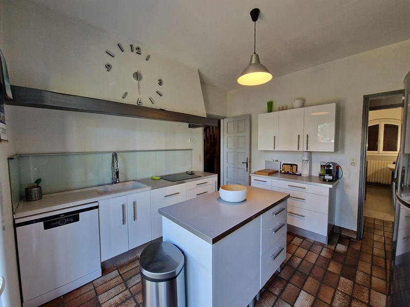 Maison - 230 m² - 7 pièces