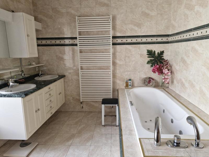 Maison ancienne - 225 m² - 7 pièces