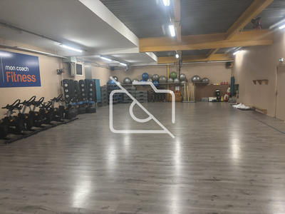 Entrepôt - 1 200 m²