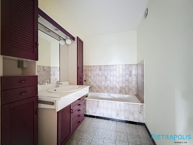 Appartement - 111 m² - 5 pièces