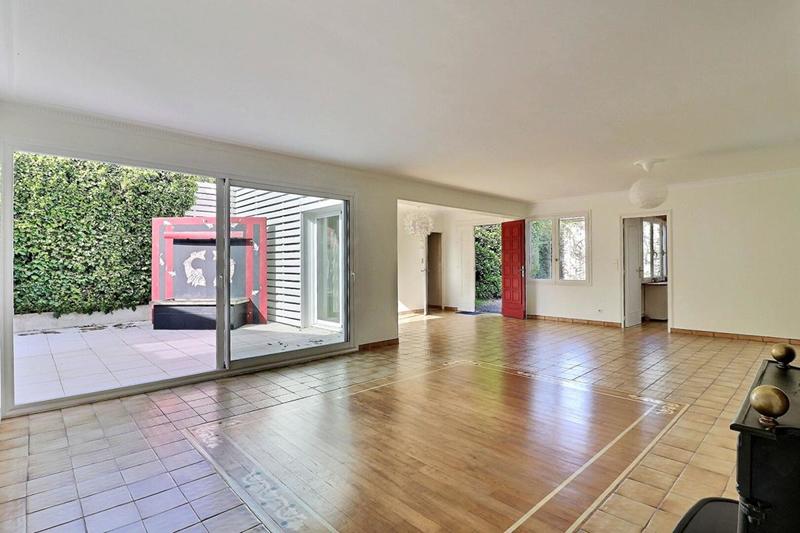 Maison - 230 m² - 9 pièces