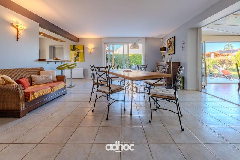 Maison traditionnelle - 190 m² - 7 pièces