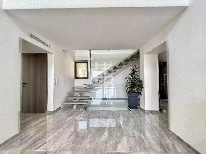 Maison - 389 m² - 8 pièces