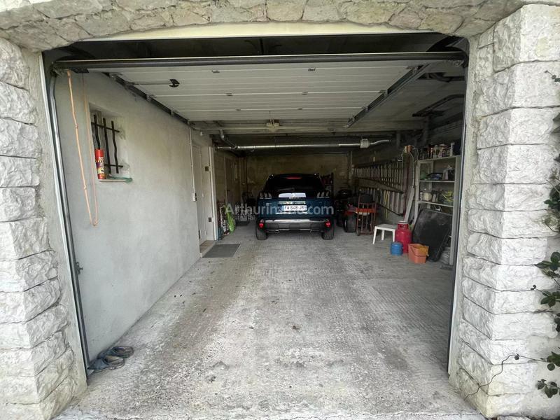 Maison - 250 m² - 5 pièces