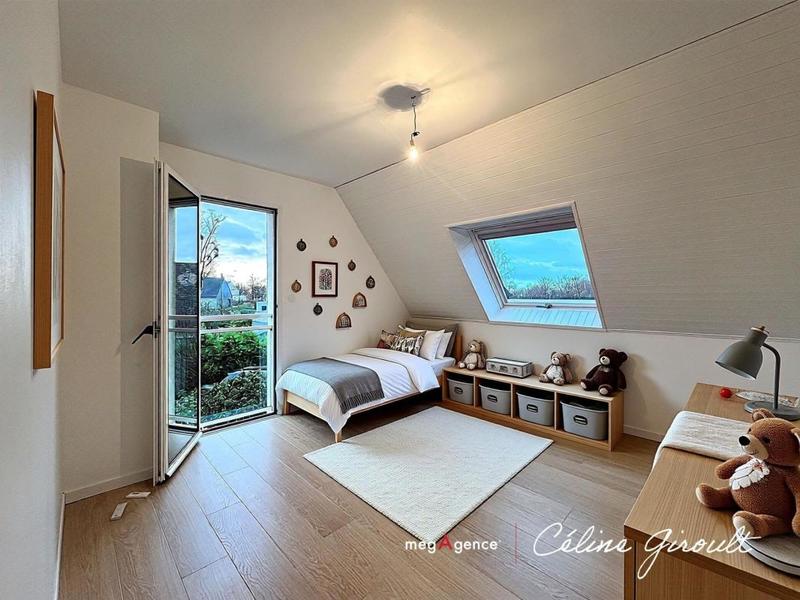 Maison - 213 m² - 9 pièces