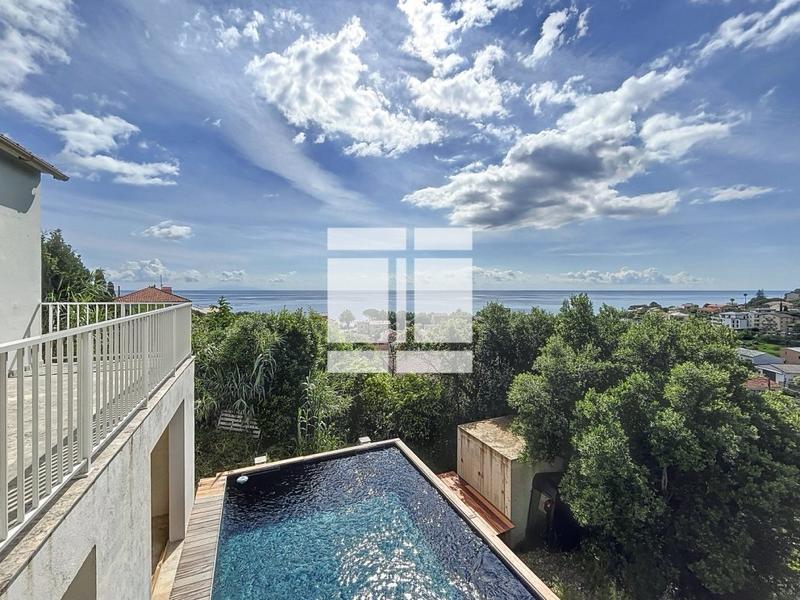 Villa - 200 m² - 9 pièces