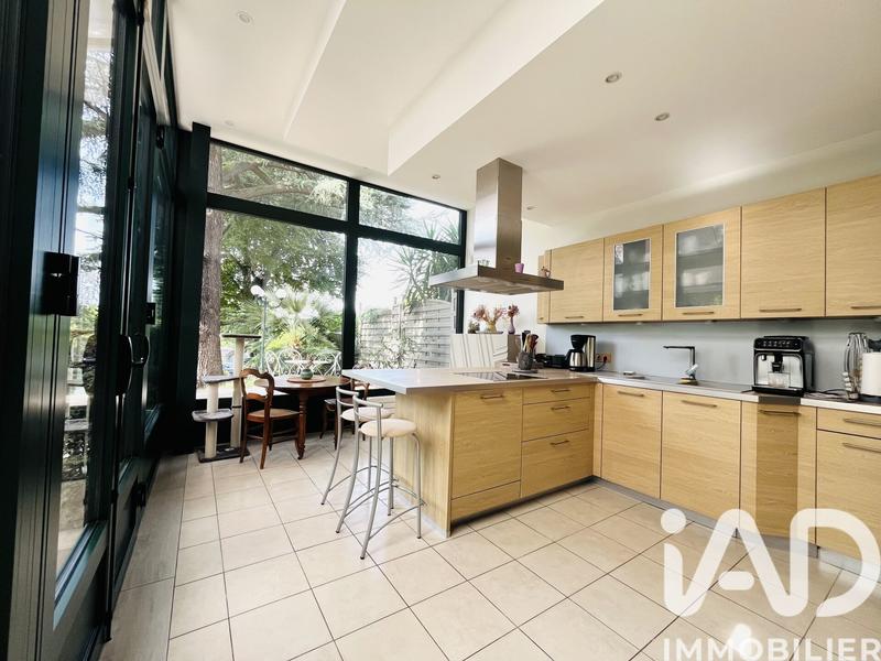 Maison - 200 m² - 6 pièces