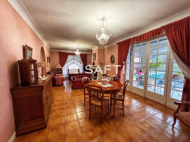 Maison - 210 m² - 6 pièces