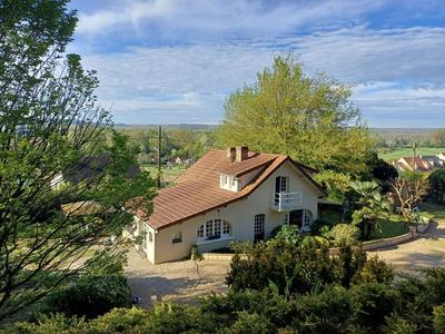 Maison - 190 m² - 8 pièces