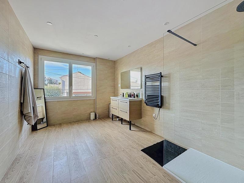 Maison - 200 m² - 5 pièces