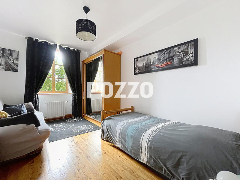 Maison - 240 m² - 9 pièces