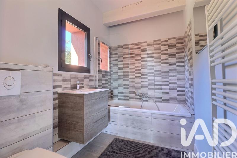 Maison - 305 m² - 10 pièces