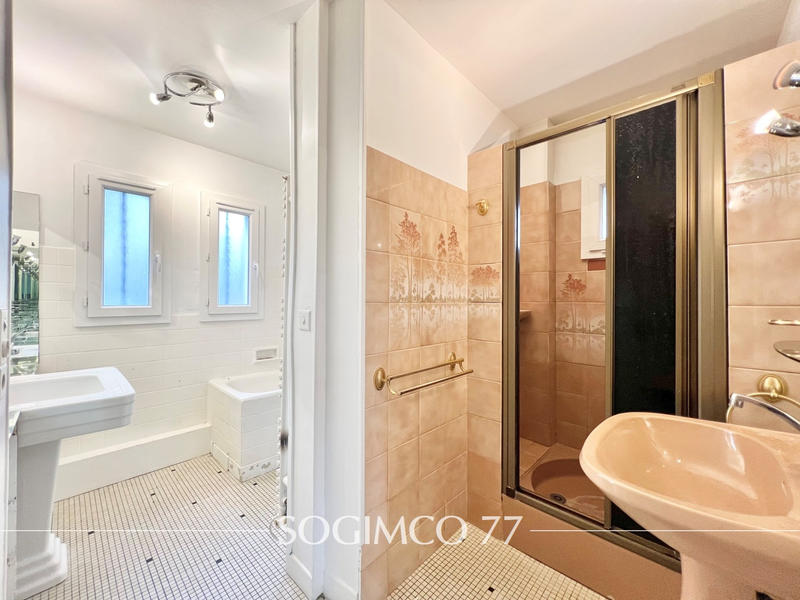 Maison - 171 m² - 8 pièces