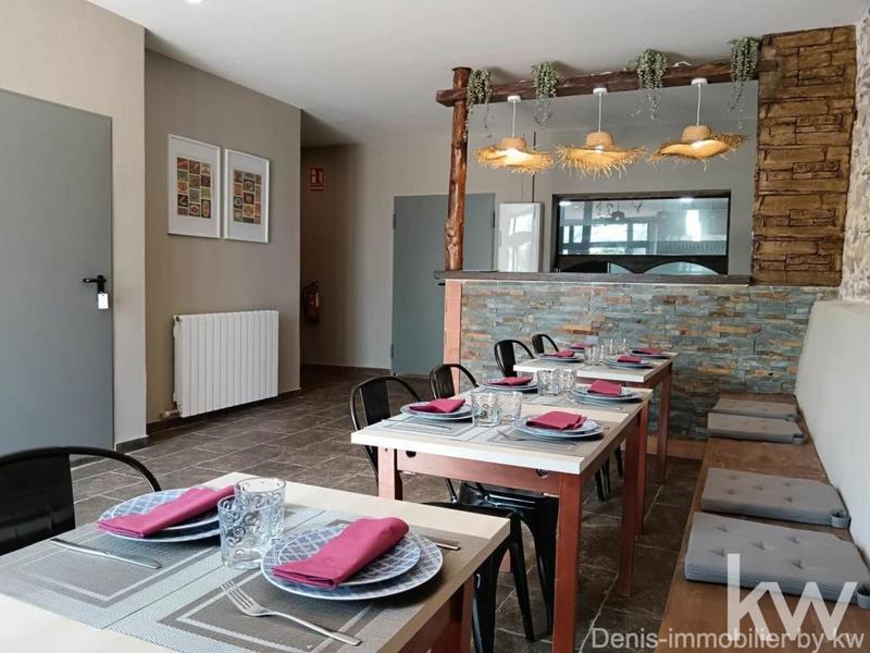 Propriété - 1 050 m² - 15 pièces