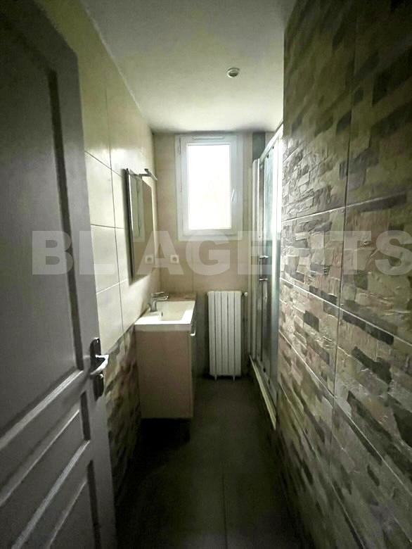 Appartement - 85 m² - 5 pièces