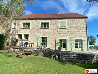 Maison ancienne - 260 m² - 7 pièces
