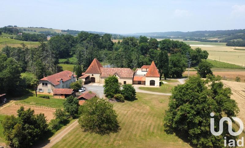 Maison - 270 m² - 10 pièces