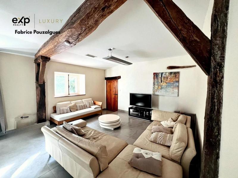 Propriété - 533 m² - 20 pièces