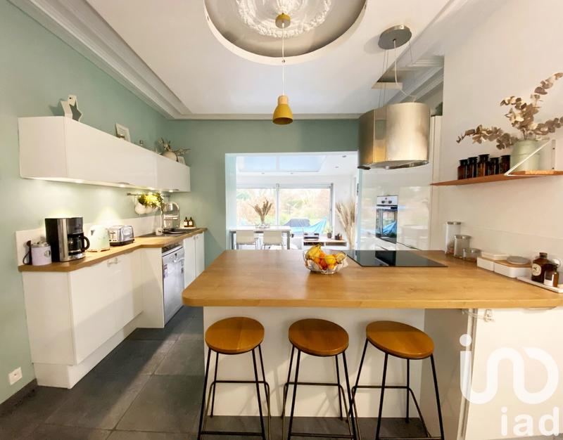 Maison - 187 m² - 9 pièces