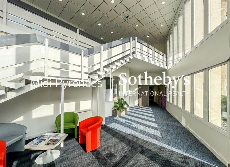 Immeuble - 4 564 m²