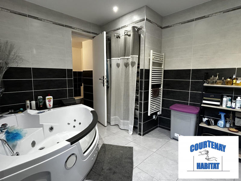 Maison traditionnelle - 145 m² - 6 pièces