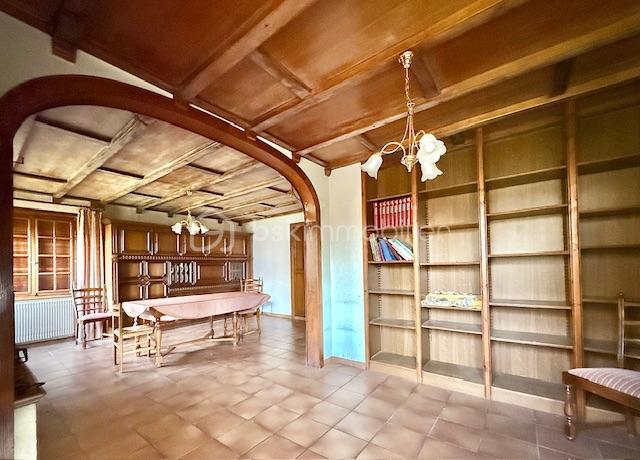 Maison traditionnelle - 210 m² - 10 pièces